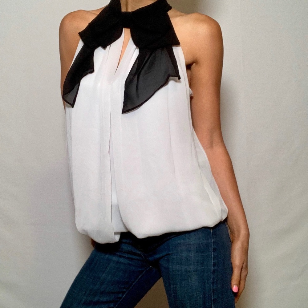 Bisou Bisou Beautiful Bow Blouse 😍